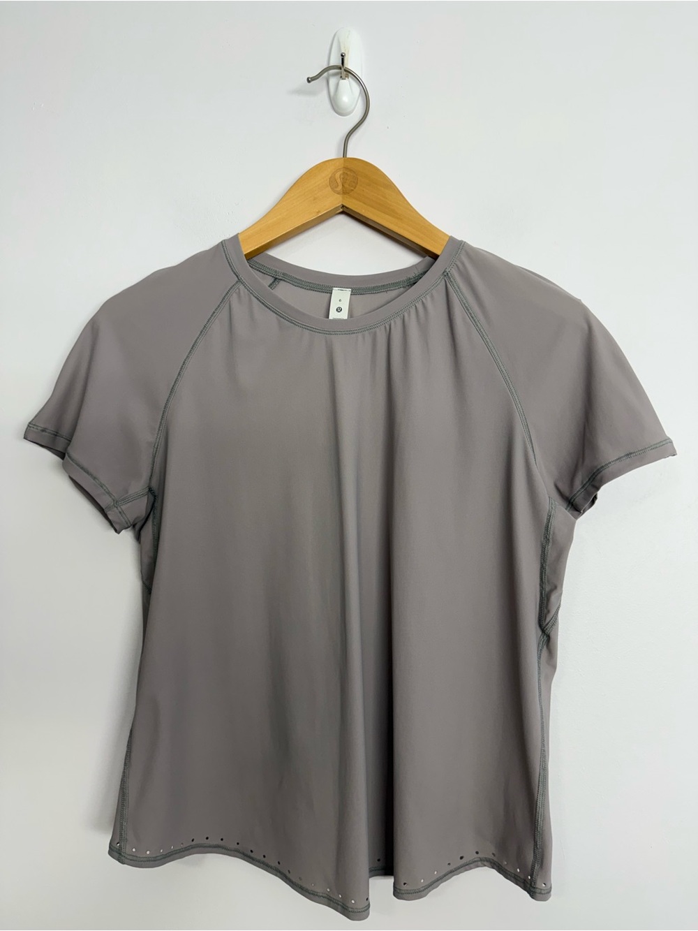 Lululemon Rise and Run Short Sleeve Taupe Gray Size 6